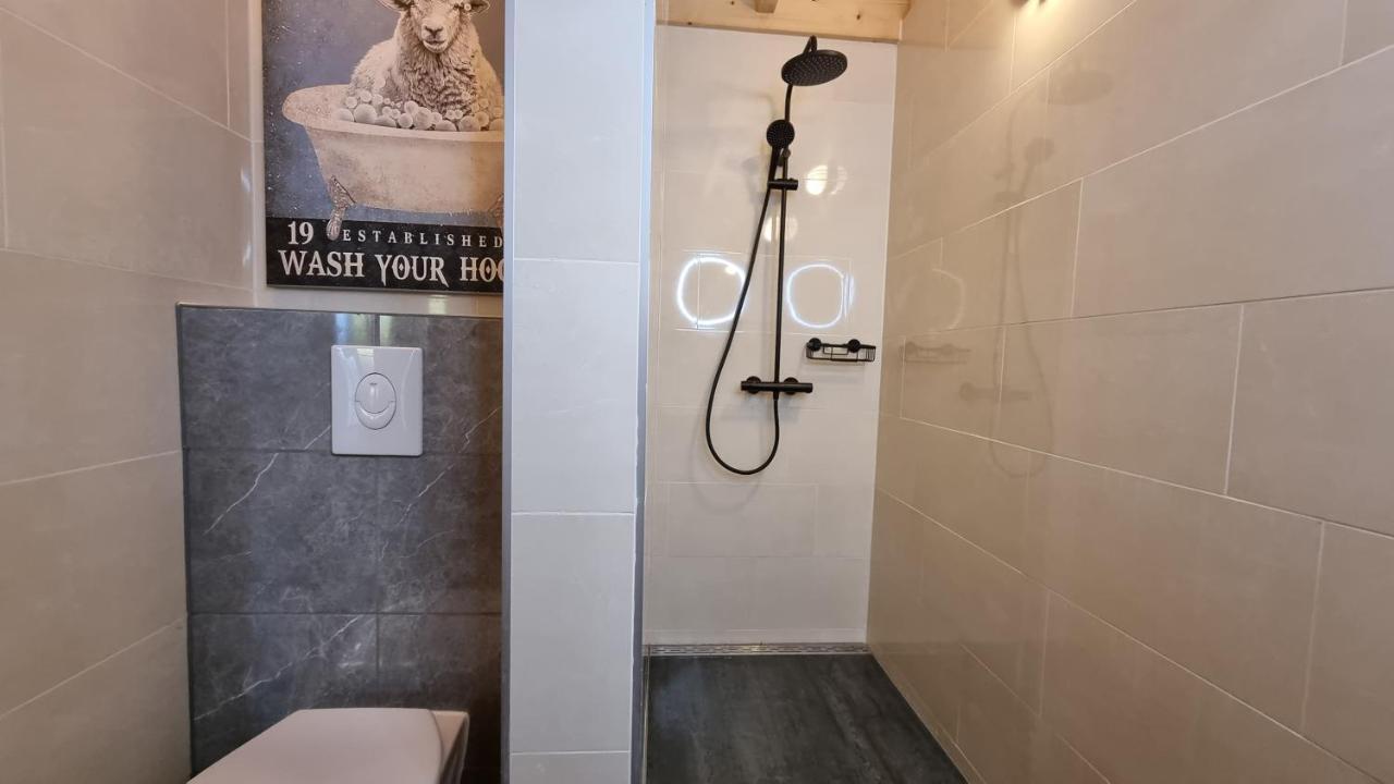 City Farmers Lodge, A Guesthouse With A Skyline View In Rural アムステルダム エクステリア 写真